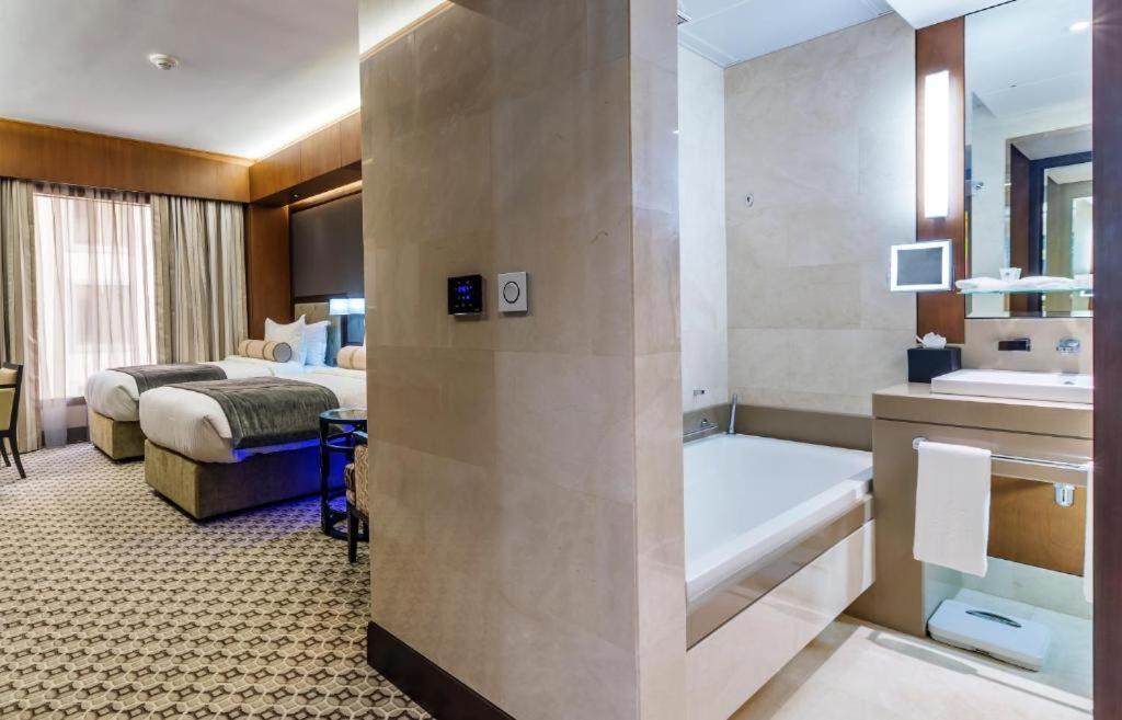 Ayla Grand Hotel Αλ Άϊν Εξωτερικό φωτογραφία A room at the hotel